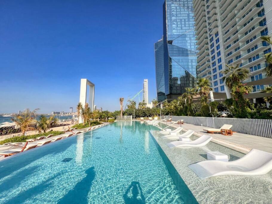 Delightful 1br In Jbr With Access