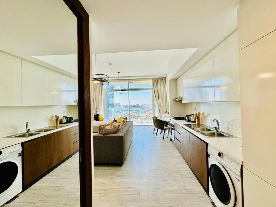 Apartment Chic Hameni Tower, Jvc Bright With Pool View Dubai