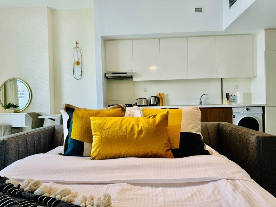 Apartment Chic Hameni Tower, Jvc Bright With Pool View