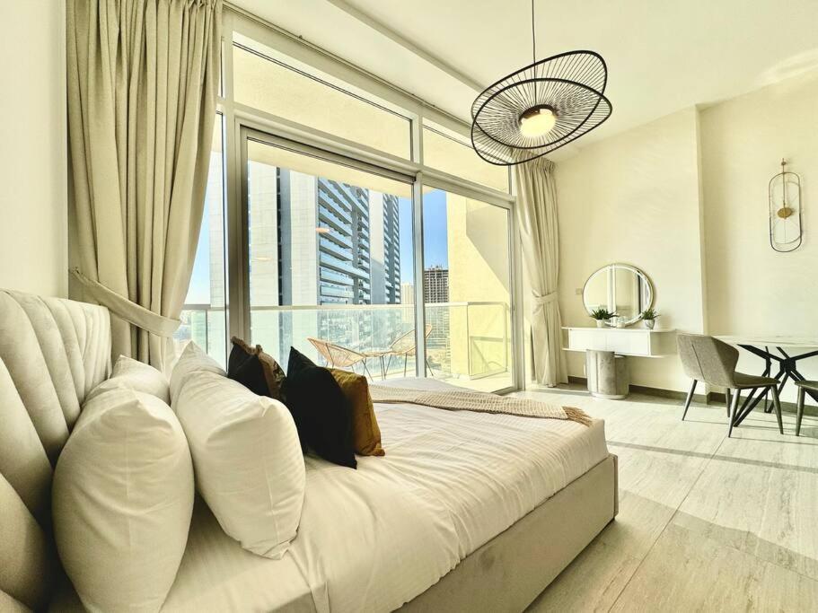 Chic Hameni Tower, Jvc Bright With Pool View Apartment *