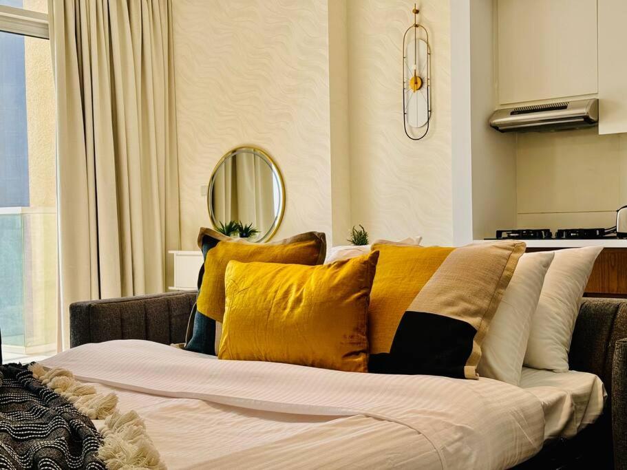 Chic Hameni Tower, Jvc Bright With Pool View Apartment Dubai