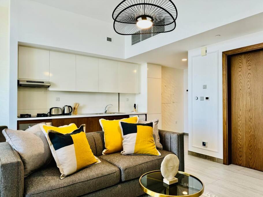 Chic Hameni Tower, Jvc Bright With Pool View Apartment
