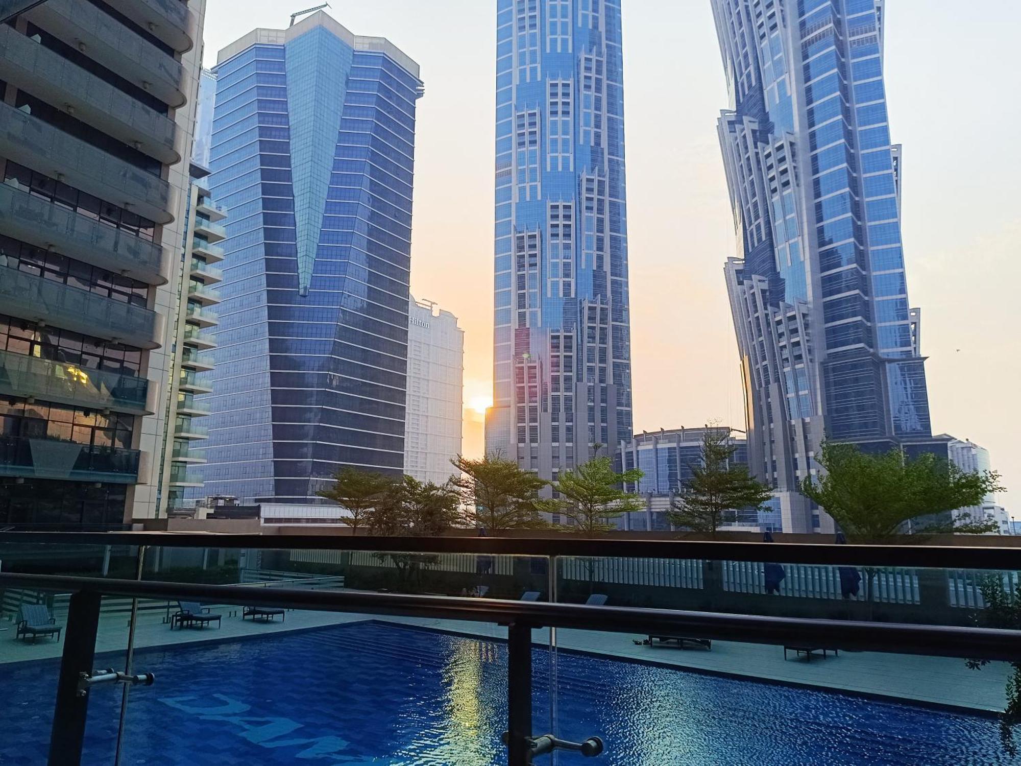 Brown Stone - Pool & View Merano Daire Dubai