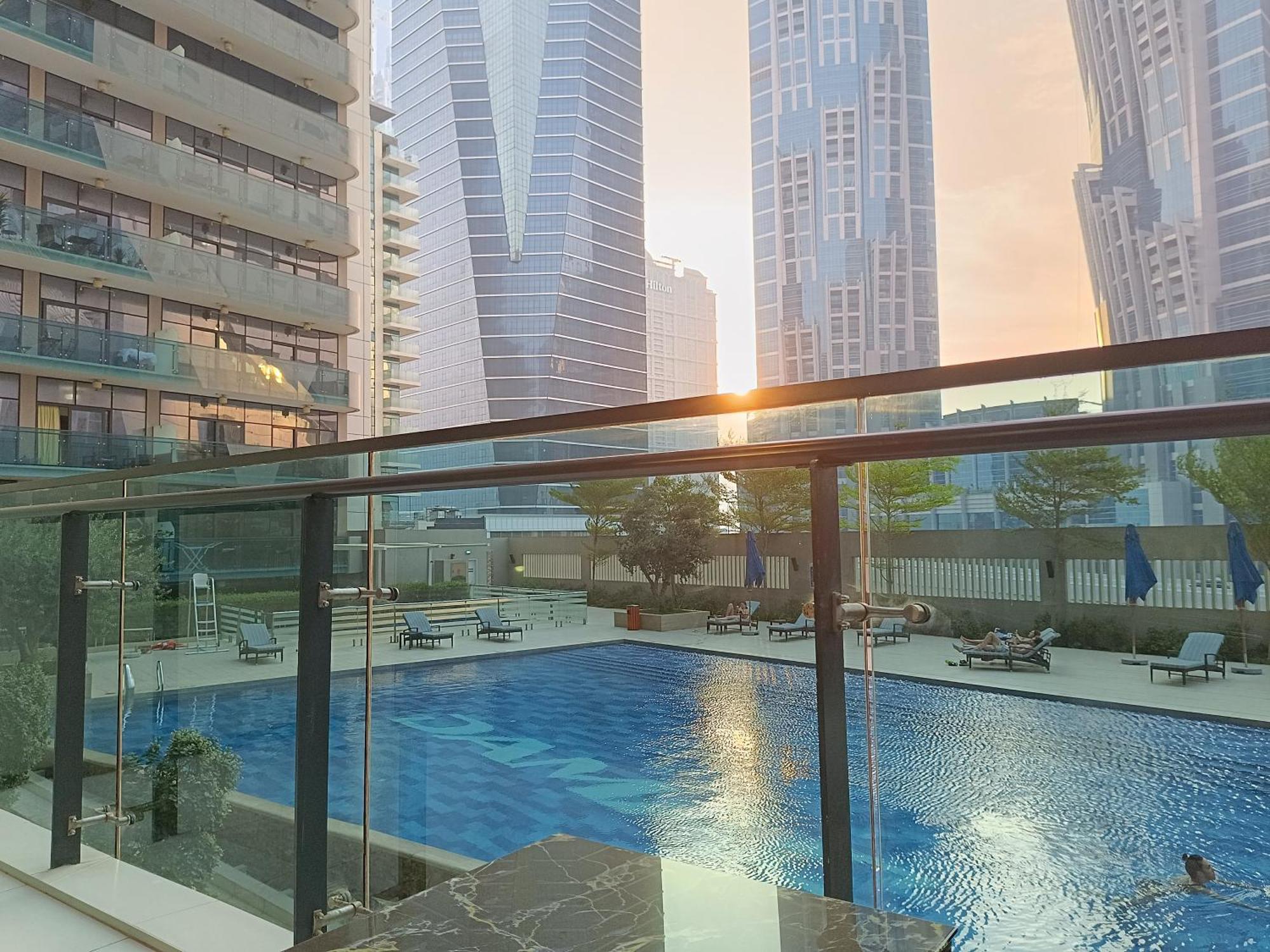 Daire Brown Stone - Pool & View Merano Dubai