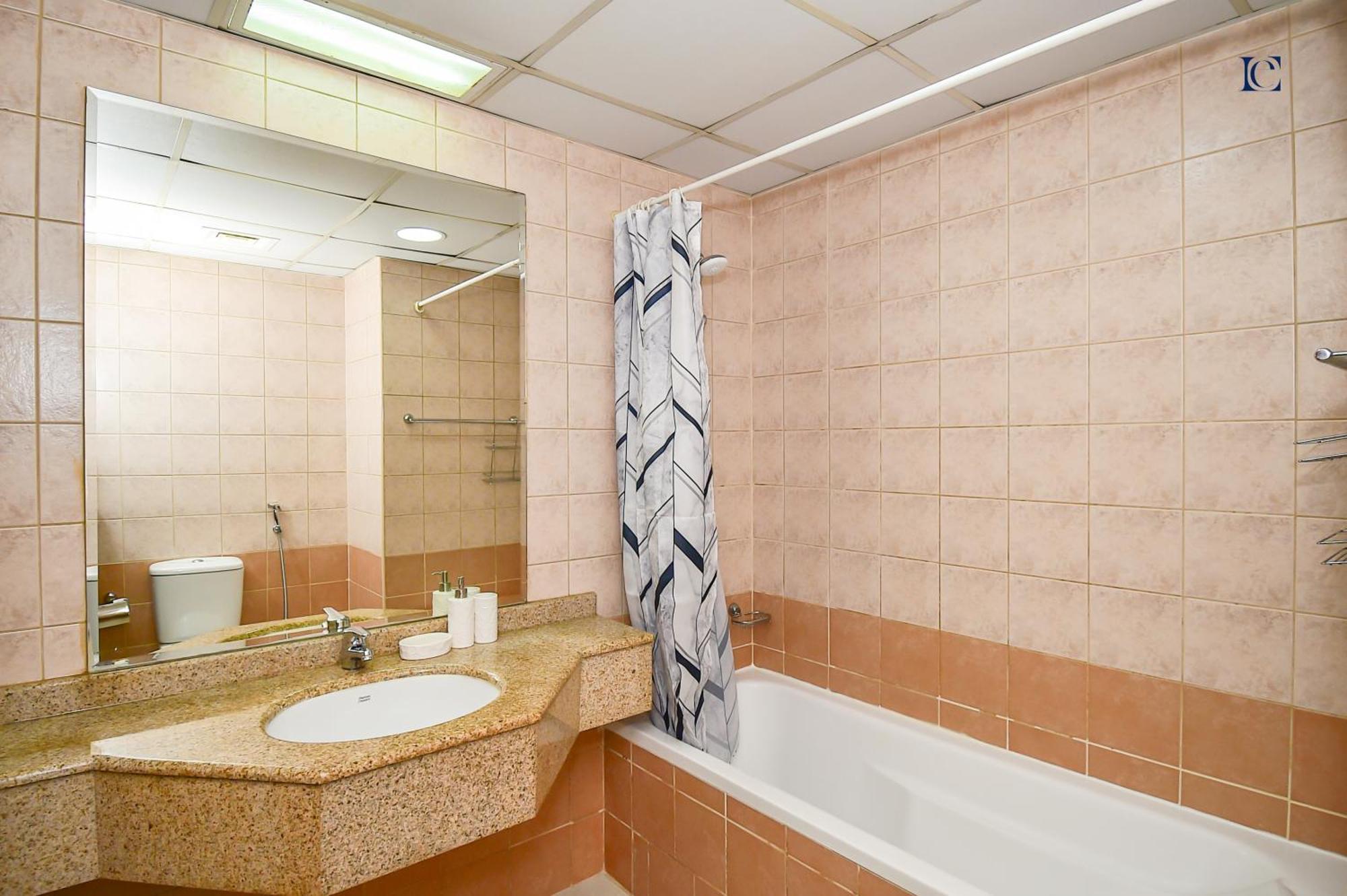 Luxury Escapes - Budget 1br In Marina - Near Tram & Metro -time Place Tower Apartment *