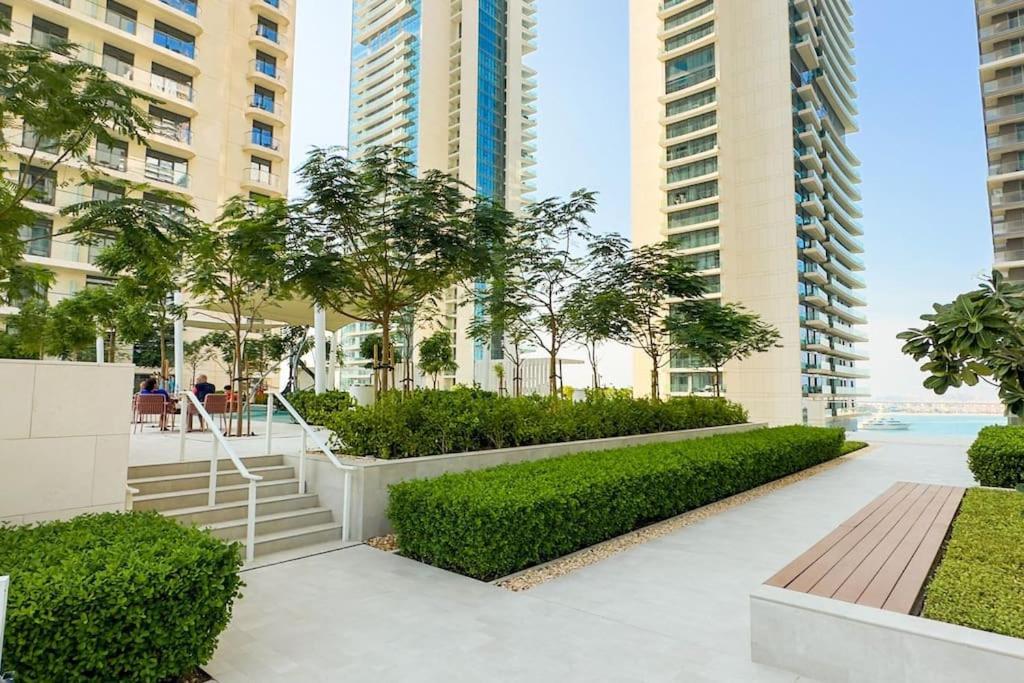 Apartamento Beachfront Bliss - With Pool And Premium Amenities By Aya Boutique Dubai