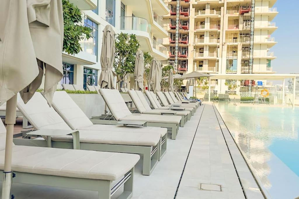Apartamento Beachfront Bliss - With Pool And Premium Amenities By Aya Boutique