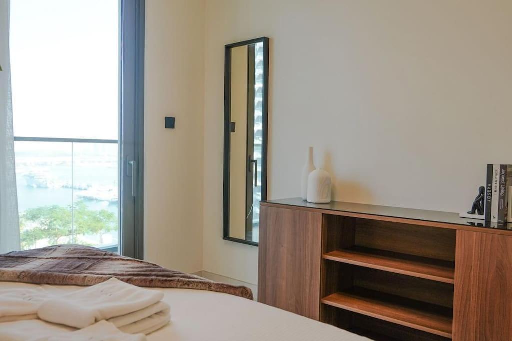 Apartamento Beachfront Bliss - With Pool And Premium Amenities By Aya Boutique Dubai