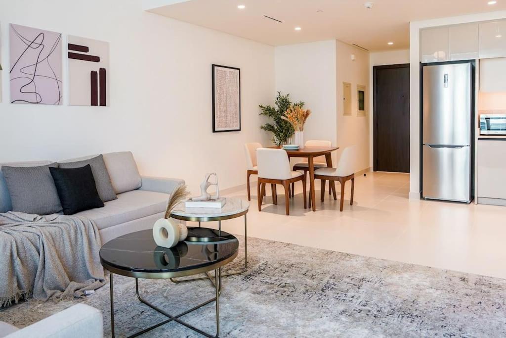 Beachfront Bliss - With Pool And Premium Amenities By Aya Boutique Apartamento