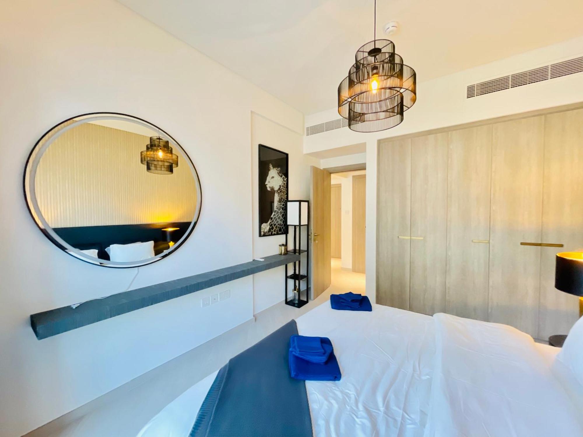Luxury 1 Bedroom Apartment *
