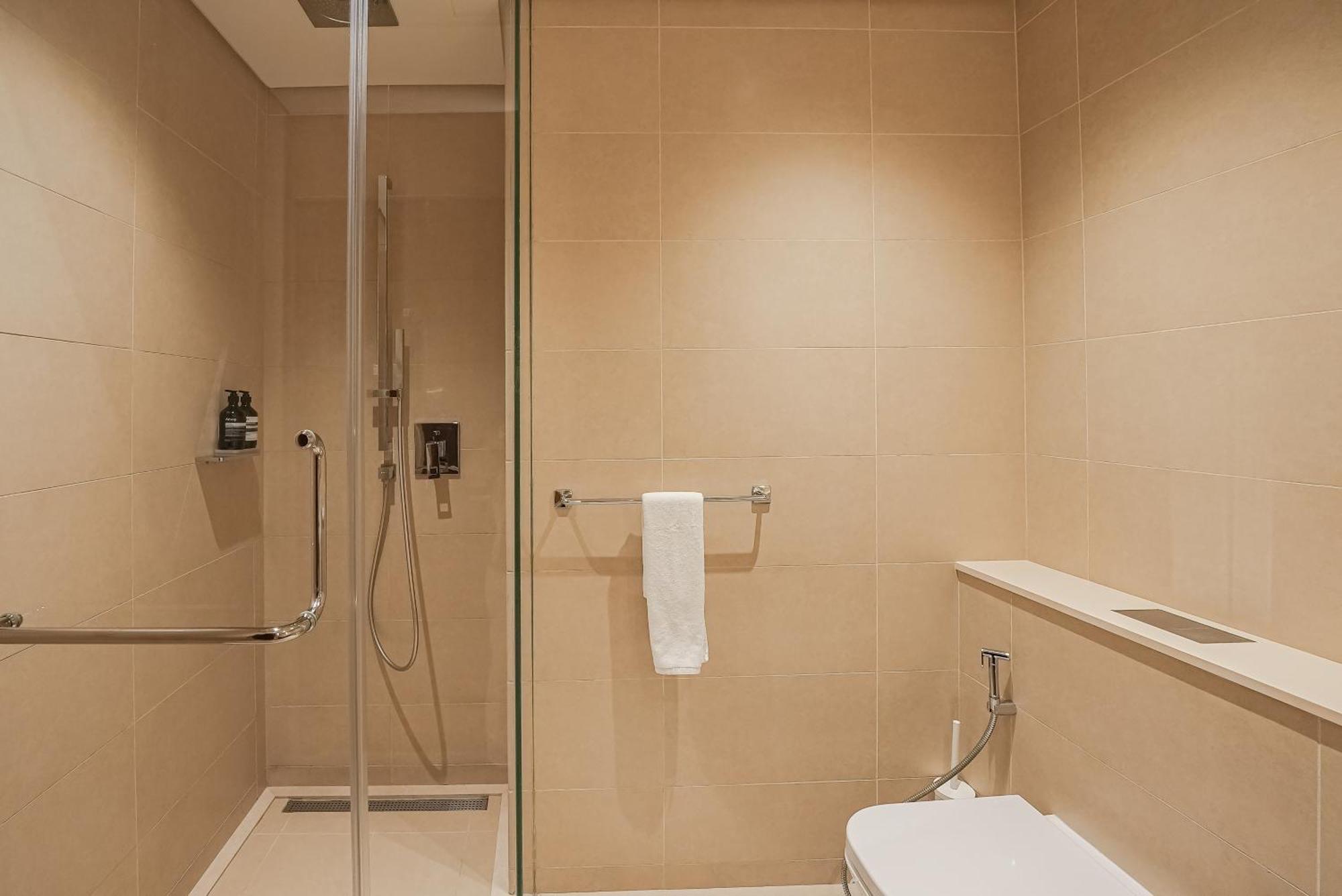 Daire Luxe Living: Spacious Waterfront 2br In Marina Gate *
