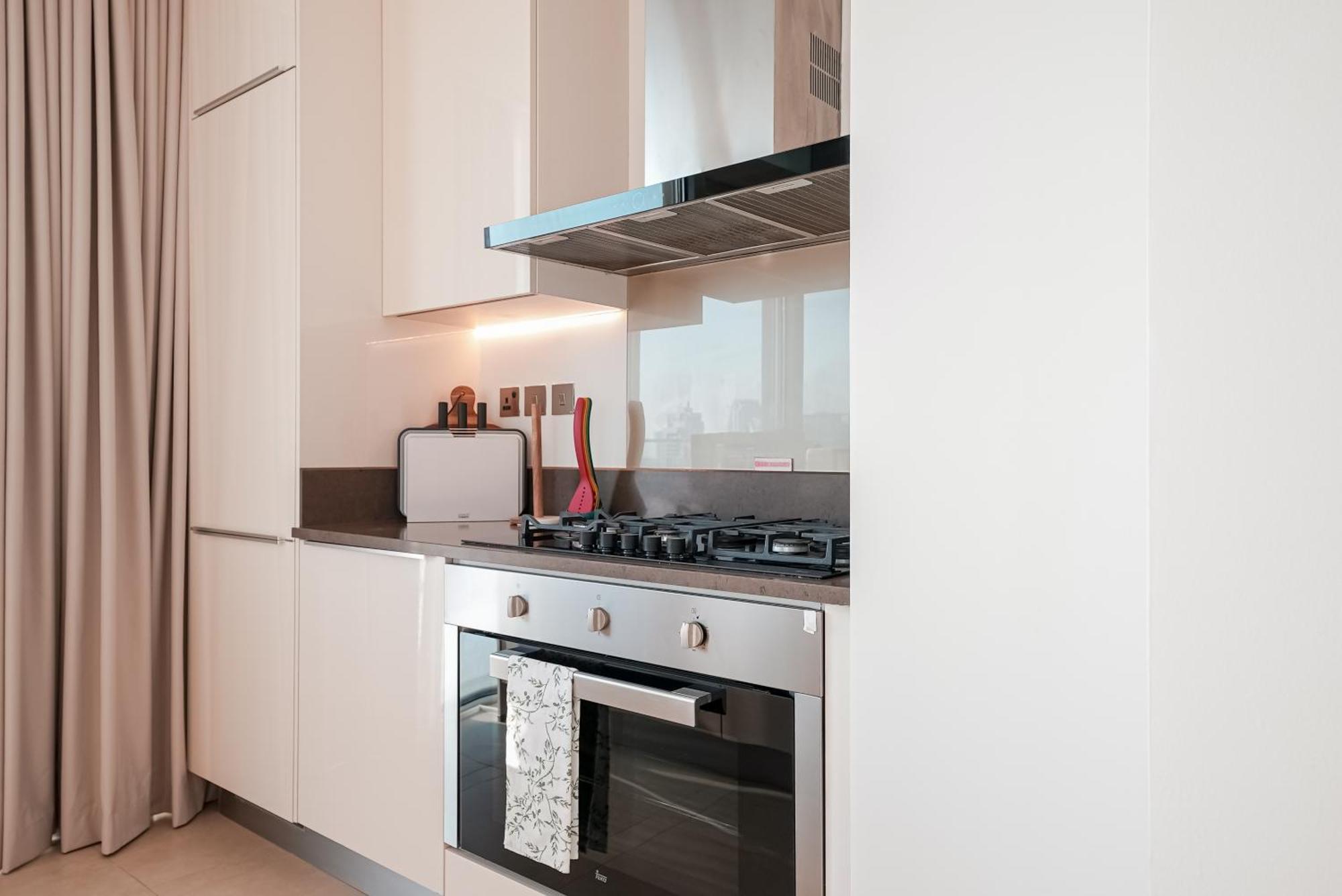 Daire Luxe Living: Spacious Waterfront 2br In Marina Gate