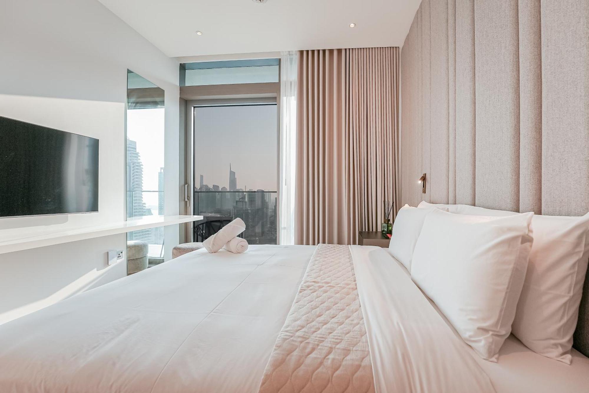 Luxe Living: Spacious Waterfront 2br In Marina Gate * Dubai