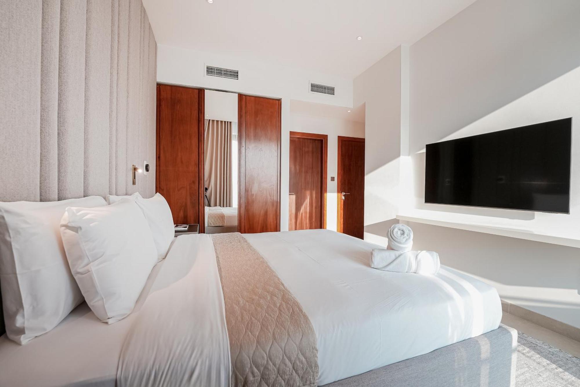 Luxe Living: Spacious Waterfront 2br In Marina Gate Daire Dubai
