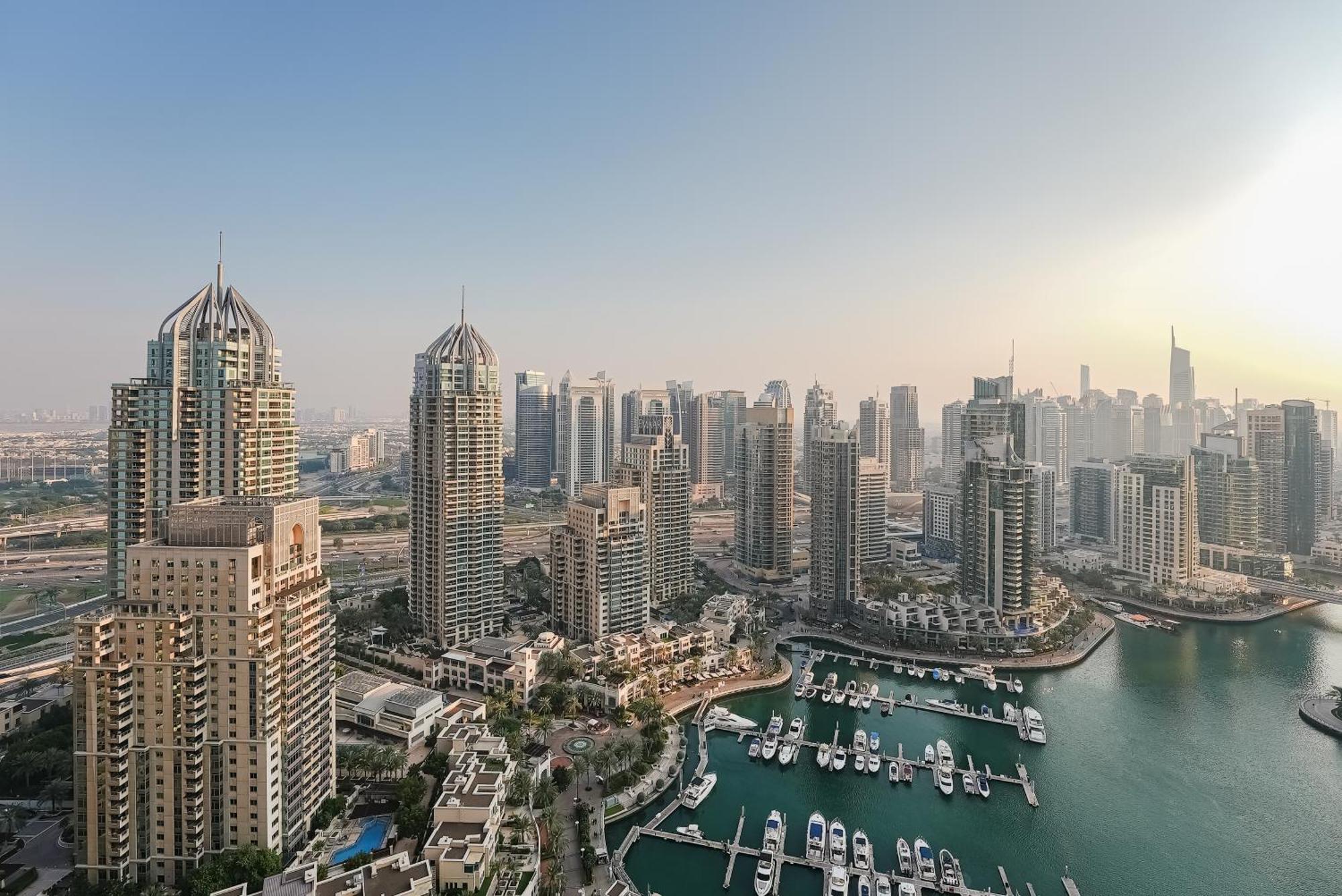 Luxe Living: Spacious Waterfront 2br In Marina Gate Daire