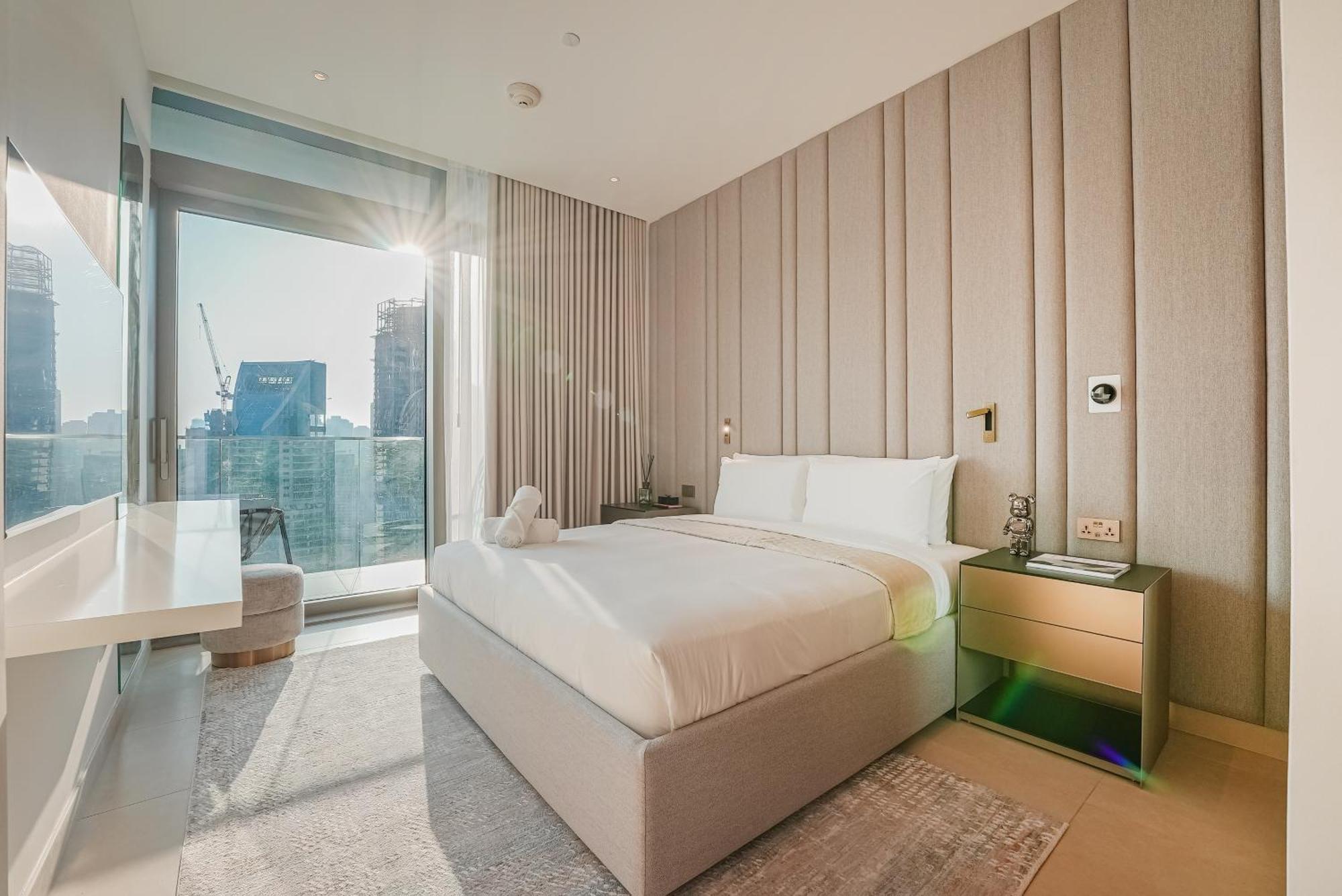 Luxe Living: Spacious Waterfront 2br In Marina Gate Daire