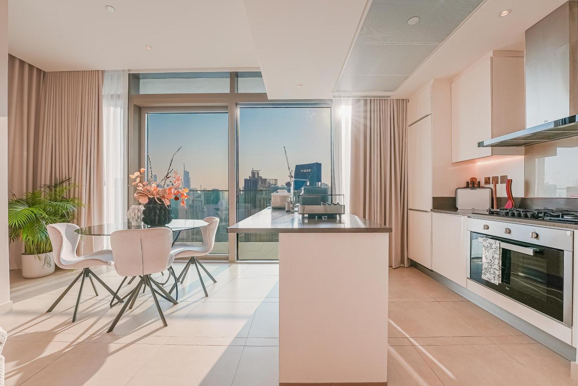 Daire Luxe Living: Spacious Waterfront 2br In Marina Gate Dubai