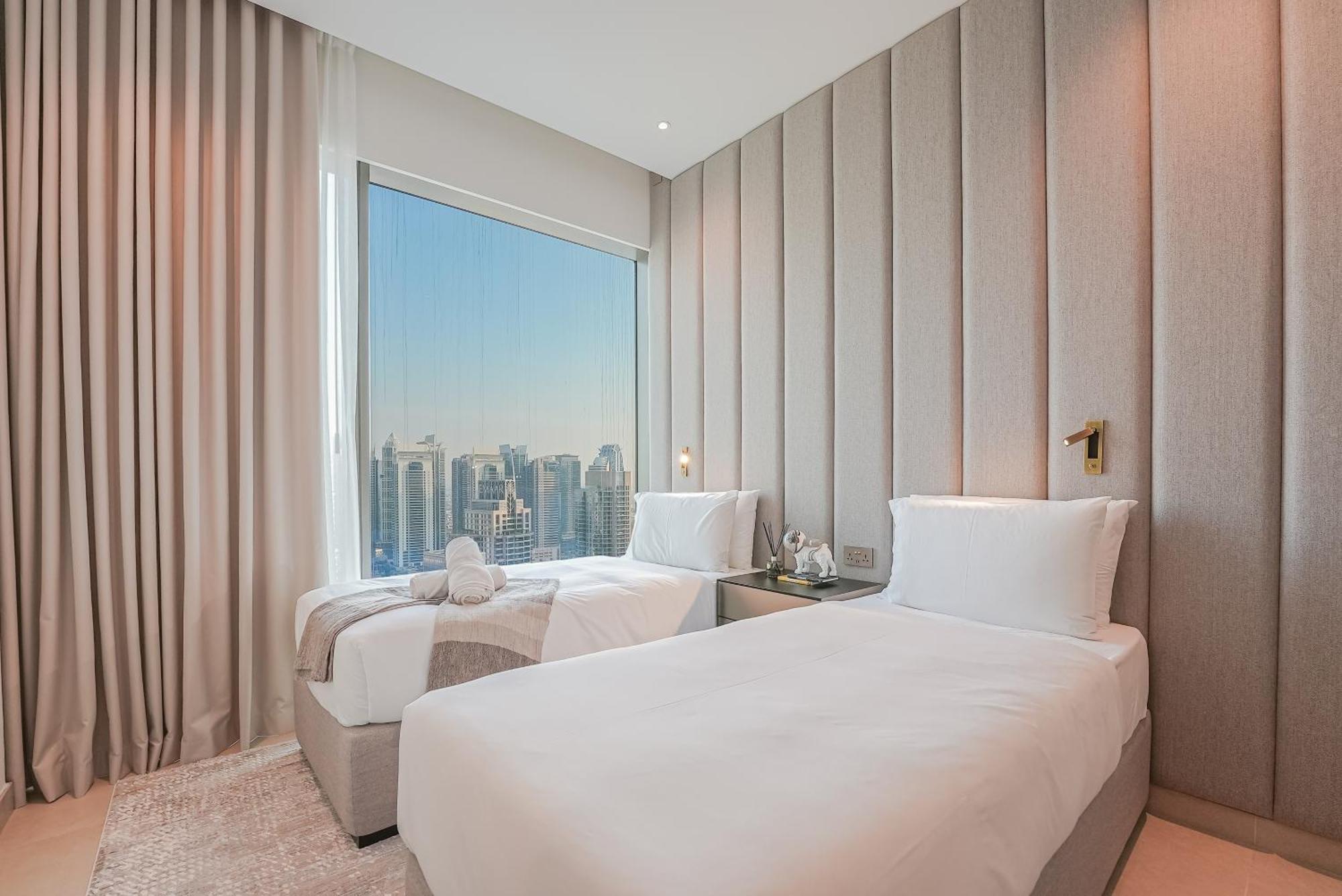 Luxe Living: Spacious Waterfront 2br In Marina Gate * Dubai