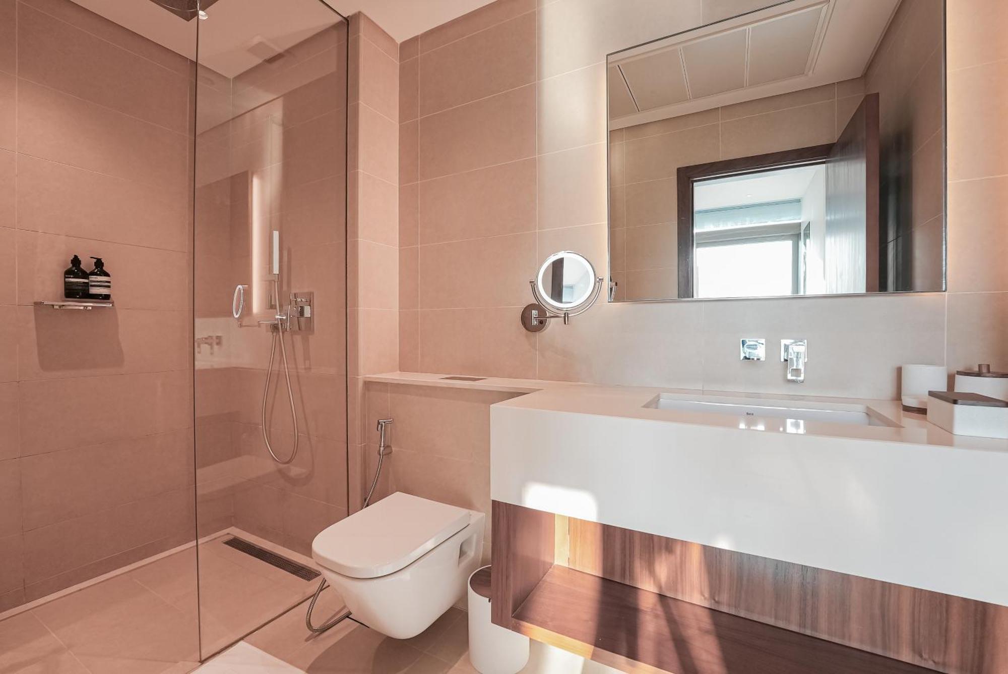 Luxe Living: Spacious Waterfront 2br In Marina Gate Daire Dubai