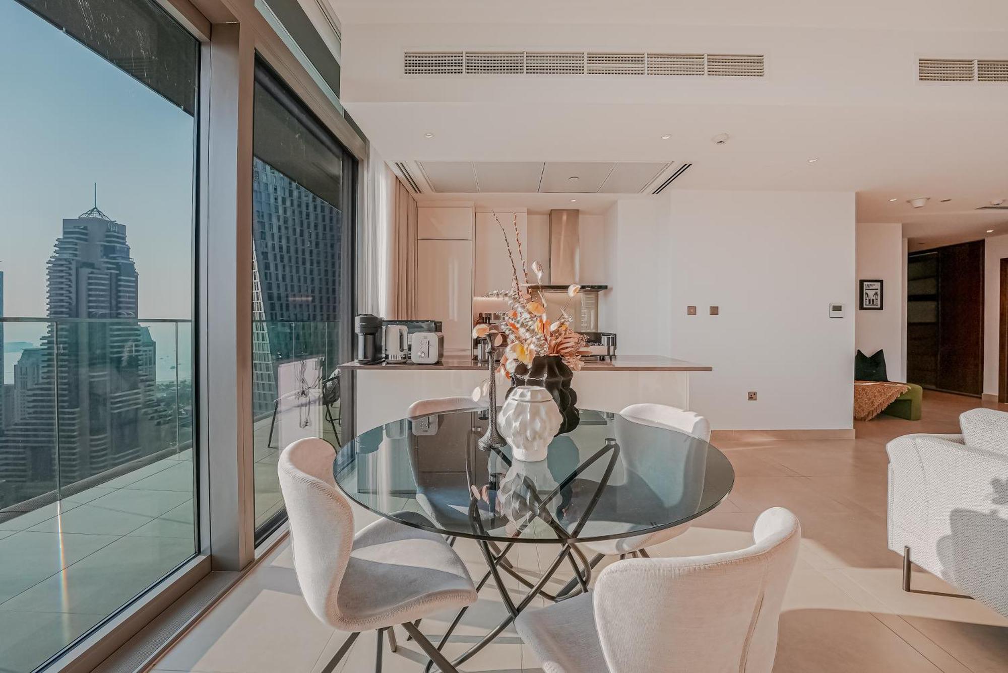 Luxe Living: Spacious Waterfront 2br In Marina Gate