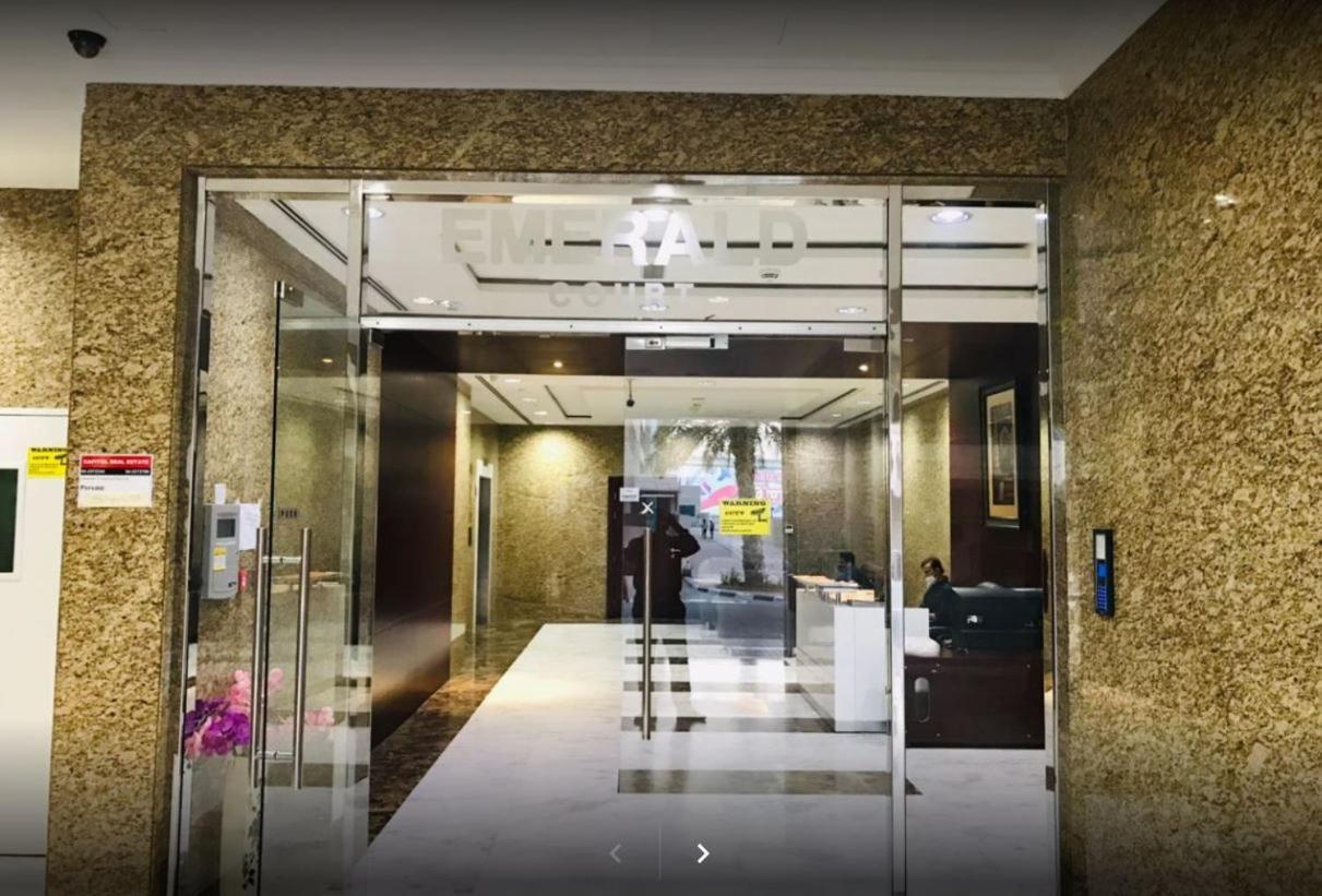 Spacious Mini Partition Near Emirates Mall Hospedagem domiciliar Dubai