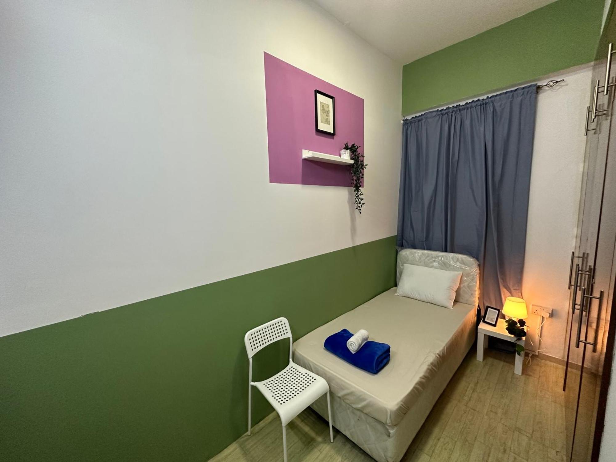 Hospedagem domiciliar Spacious Mini Partition Near Emirates Mall Dubai