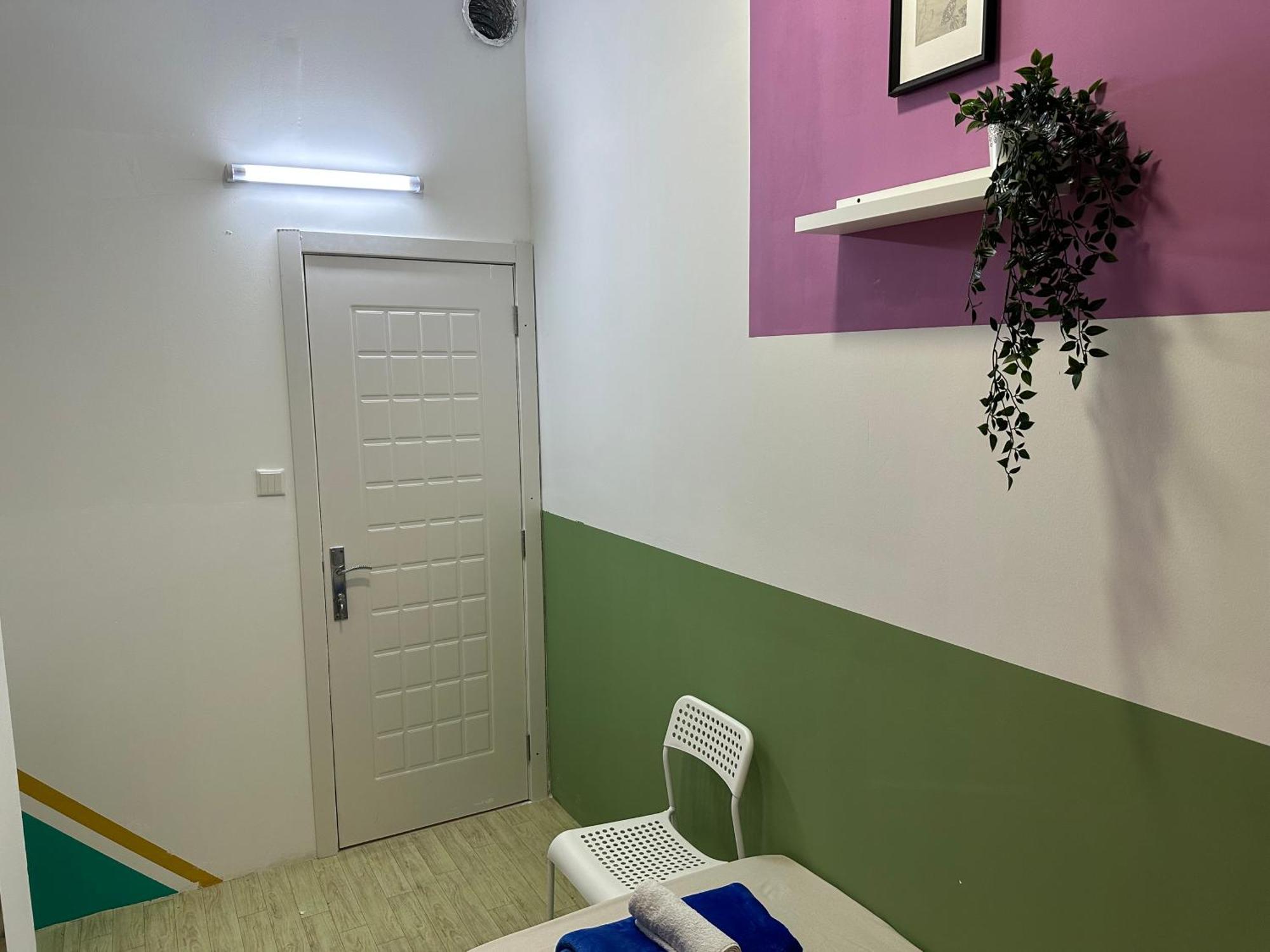 Hospedagem domiciliar Spacious Mini Partition Near Emirates Mall *