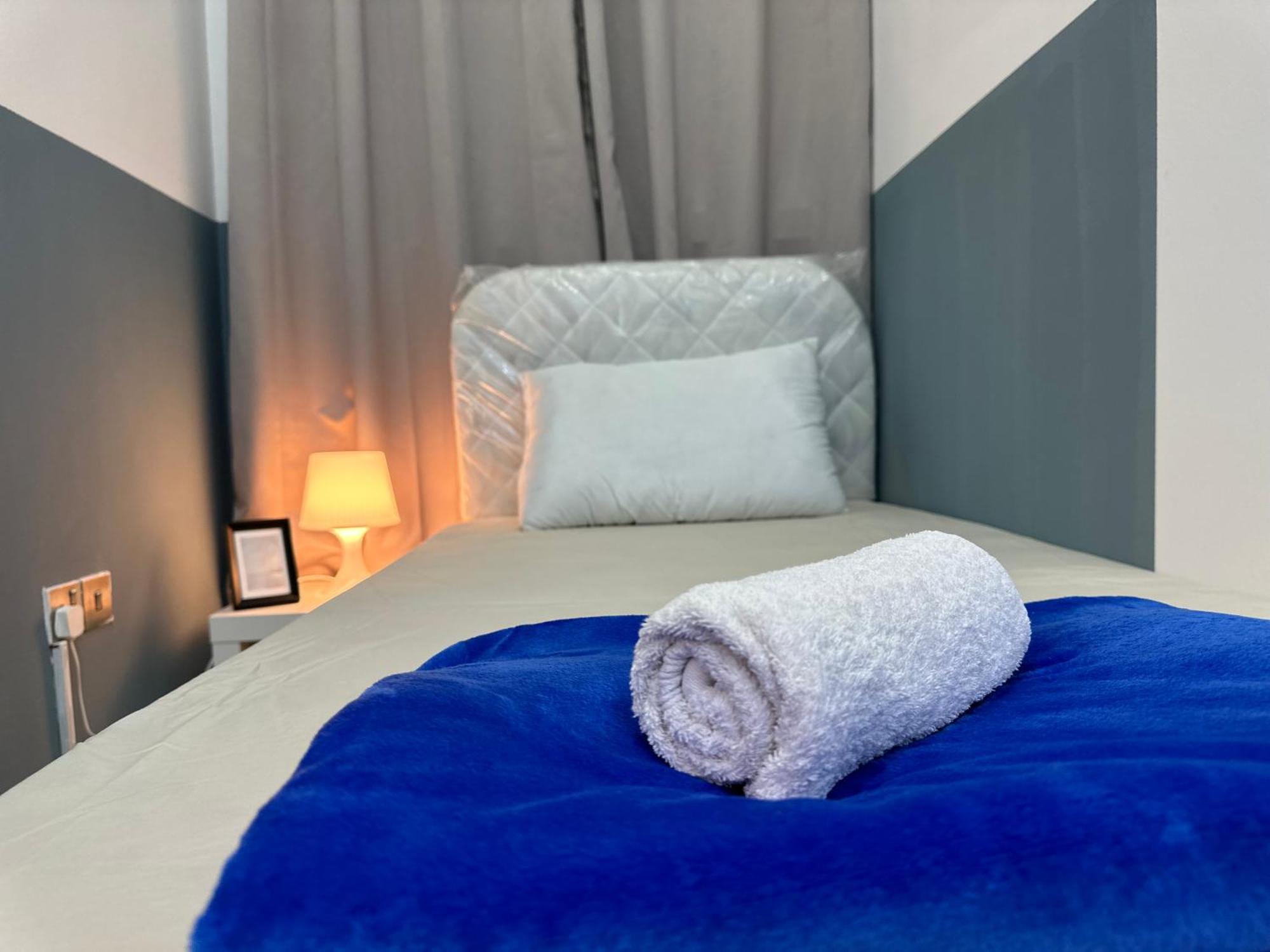 Hospedagem domiciliar Spacious Mini Partition Near Emirates Mall Dubai