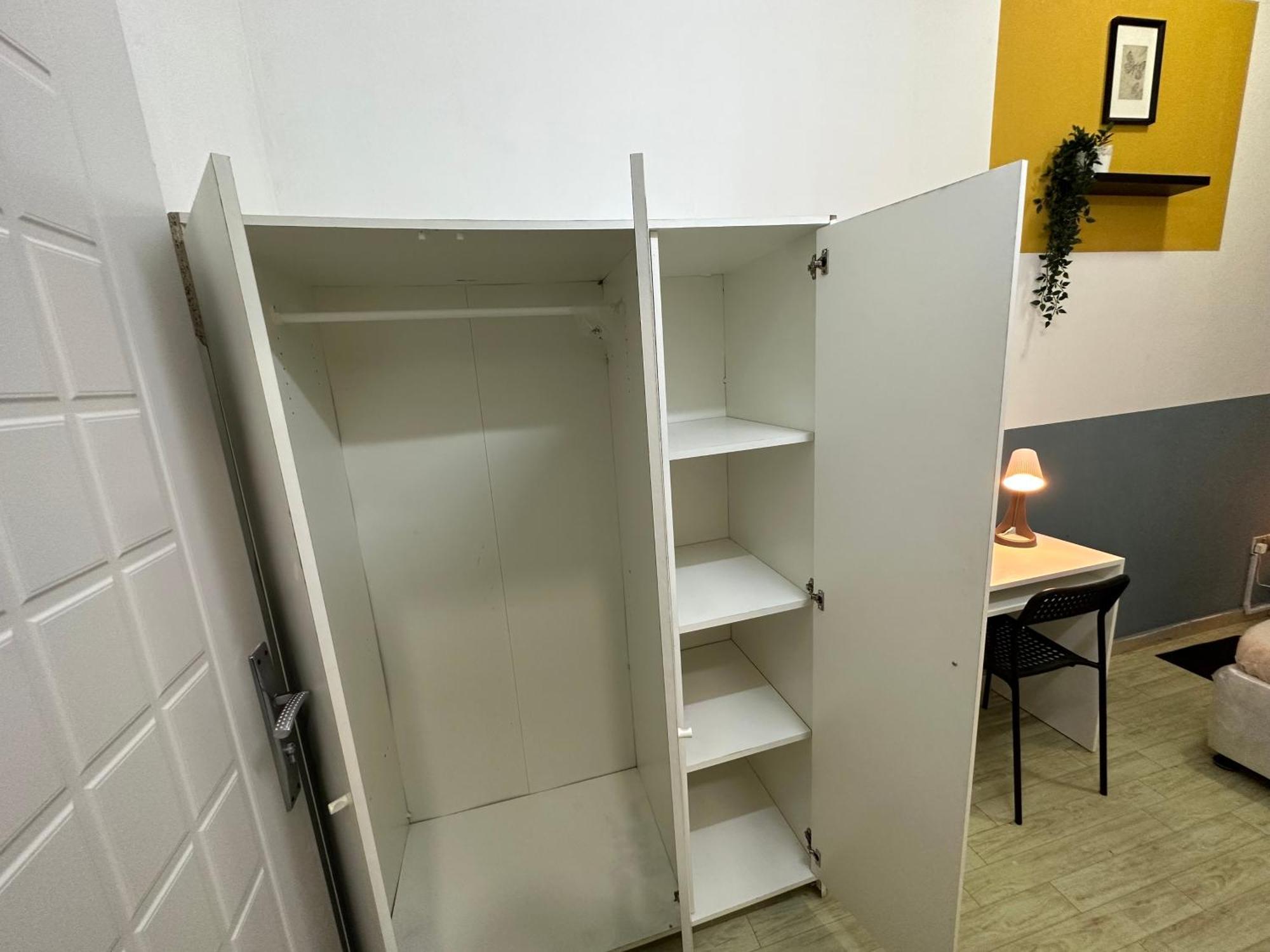 Spacious Mini Partition Near Emirates Mall Hospedagem domiciliar Dubai