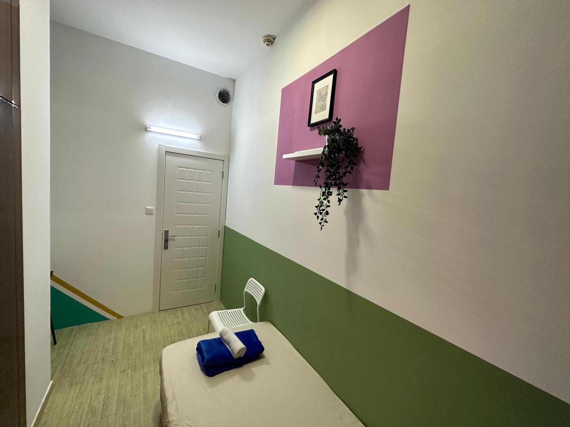 Hospedagem domiciliar Spacious Mini Partition Near Emirates Mall *