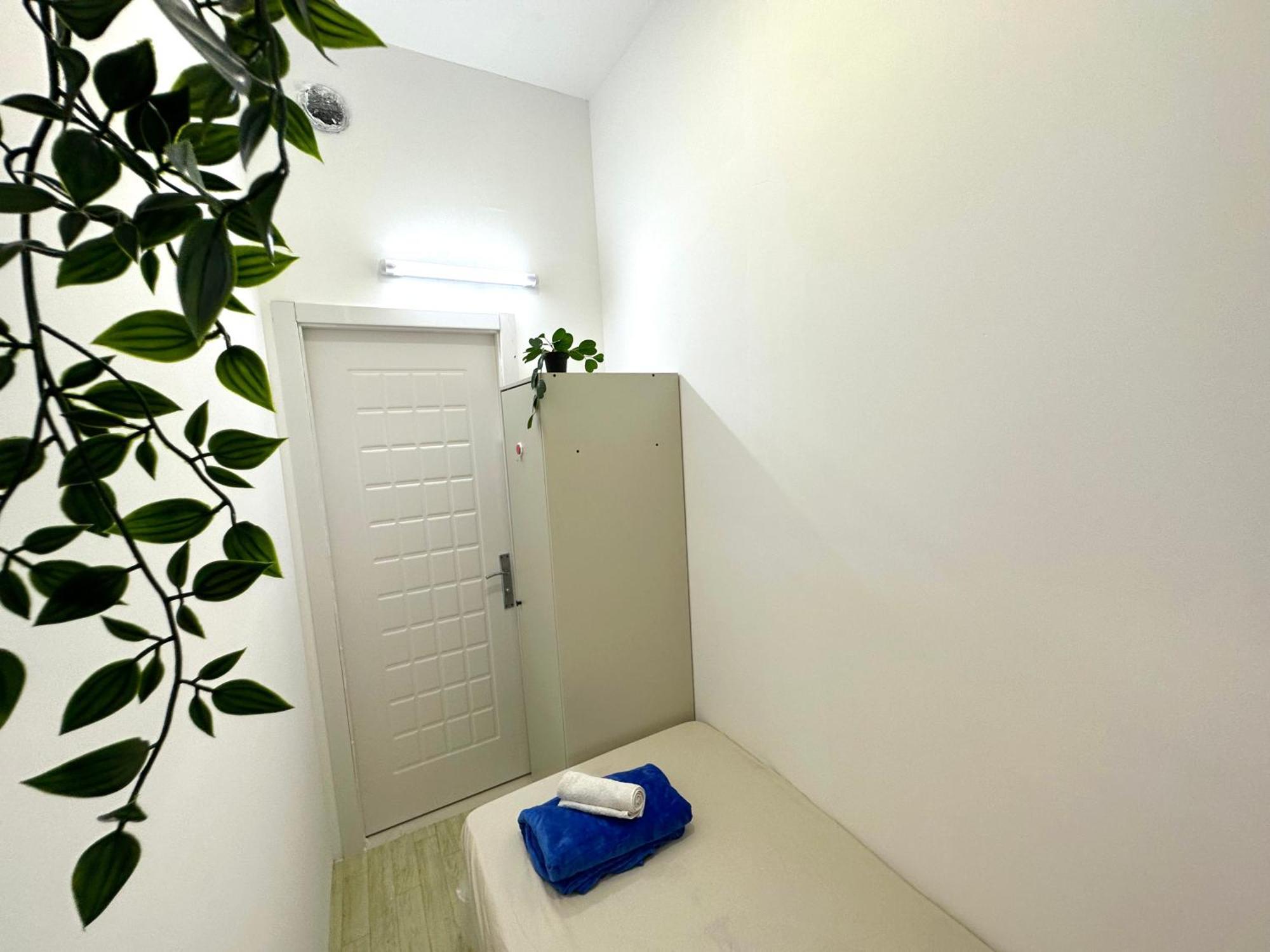 Striped Partition In Barsha 1 Near Mall Of The Emirates *