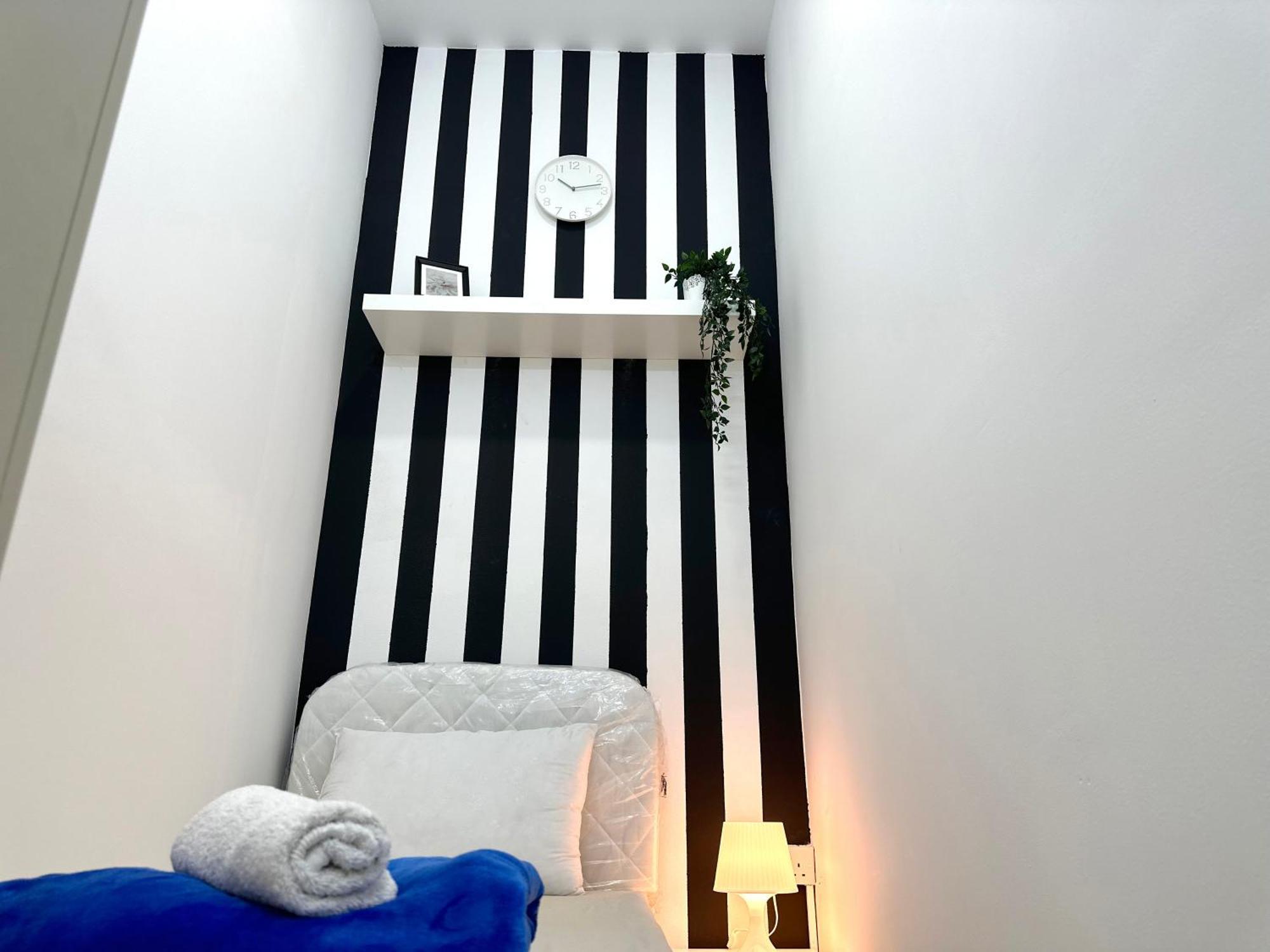 Striped Partition In Barsha 1 Near Mall Of The Emirates