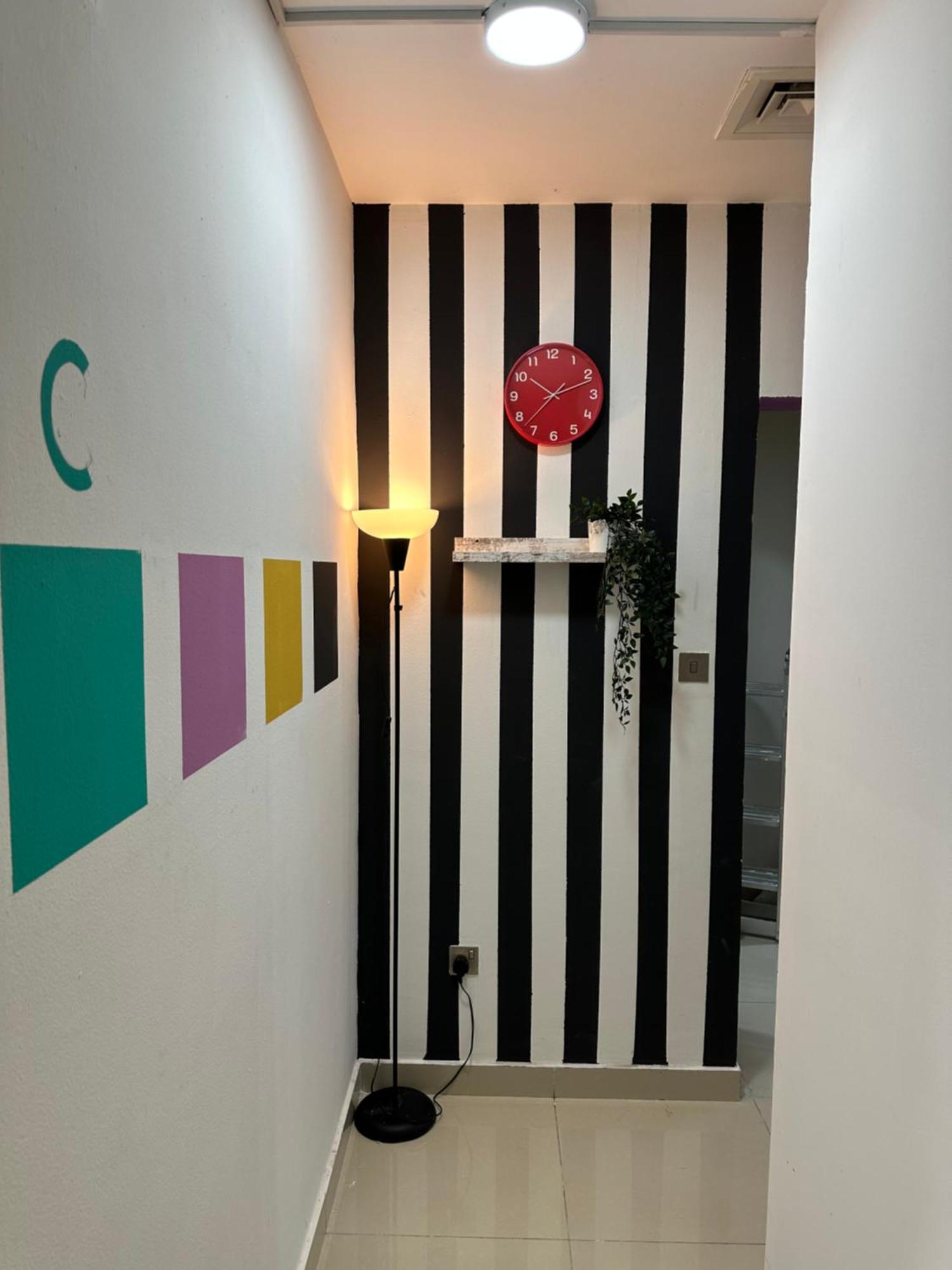 Striped Partition In Barsha 1 Near Mall Of The Emirates Pansiyon Dubai