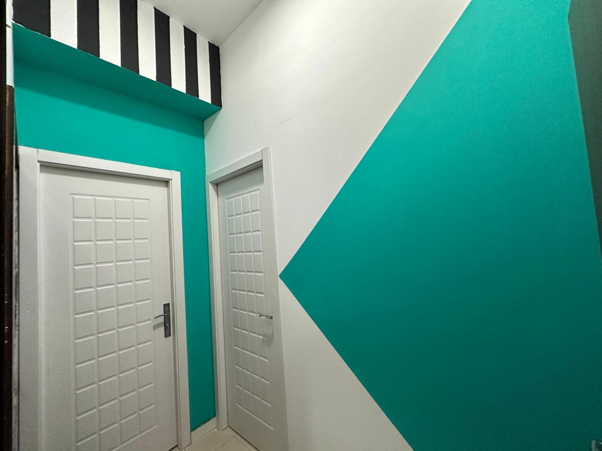 Pansiyon Striped Partition In Barsha 1 Near Mall Of The Emirates