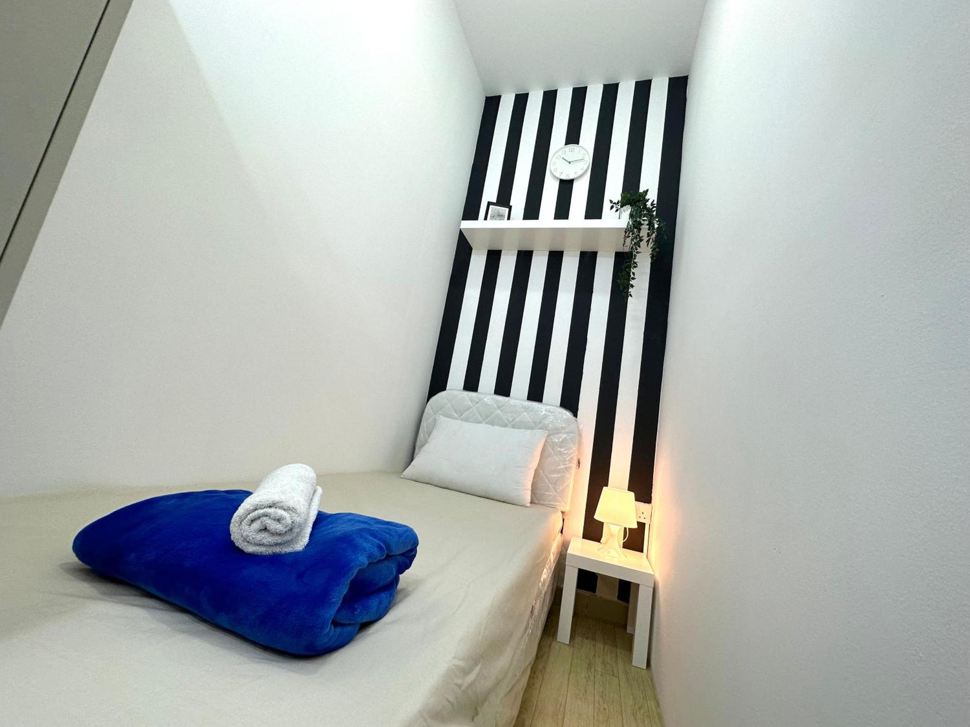 Striped Partition In Barsha 1 Near Mall Of The Emirates