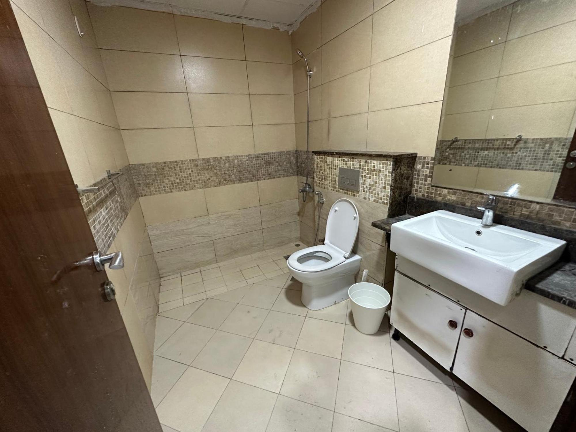 Striped Partition In Barsha 1 Near Mall Of The Emirates *