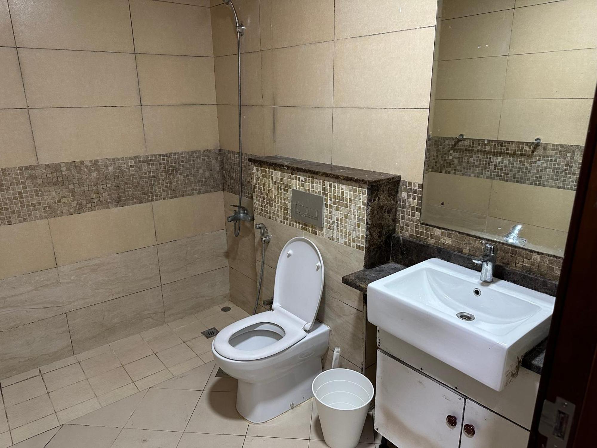 Pansiyon Striped Partition In Barsha 1 Near Mall Of The Emirates Dubai