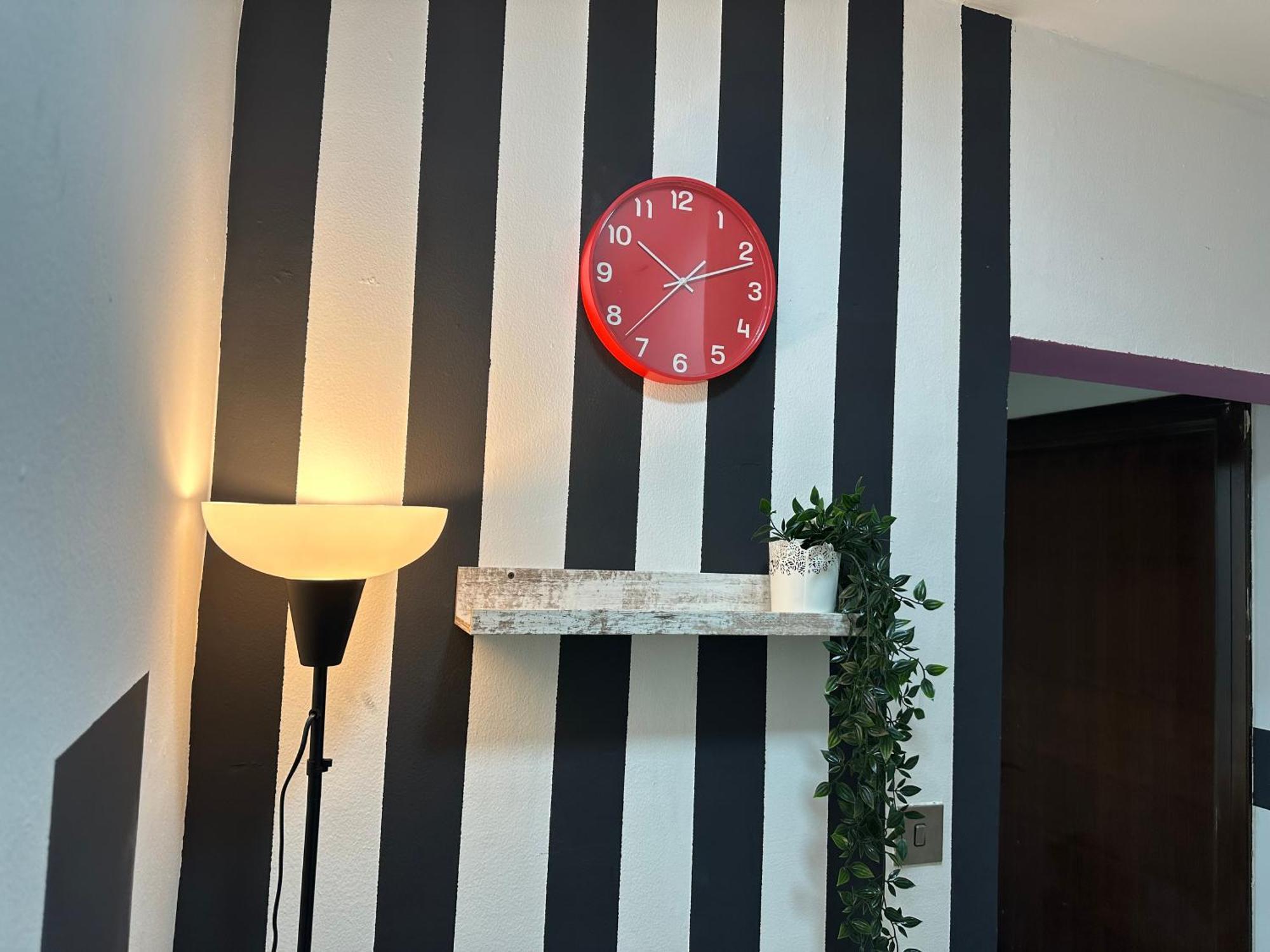 Pansiyon Striped Partition In Barsha 1 Near Mall Of The Emirates