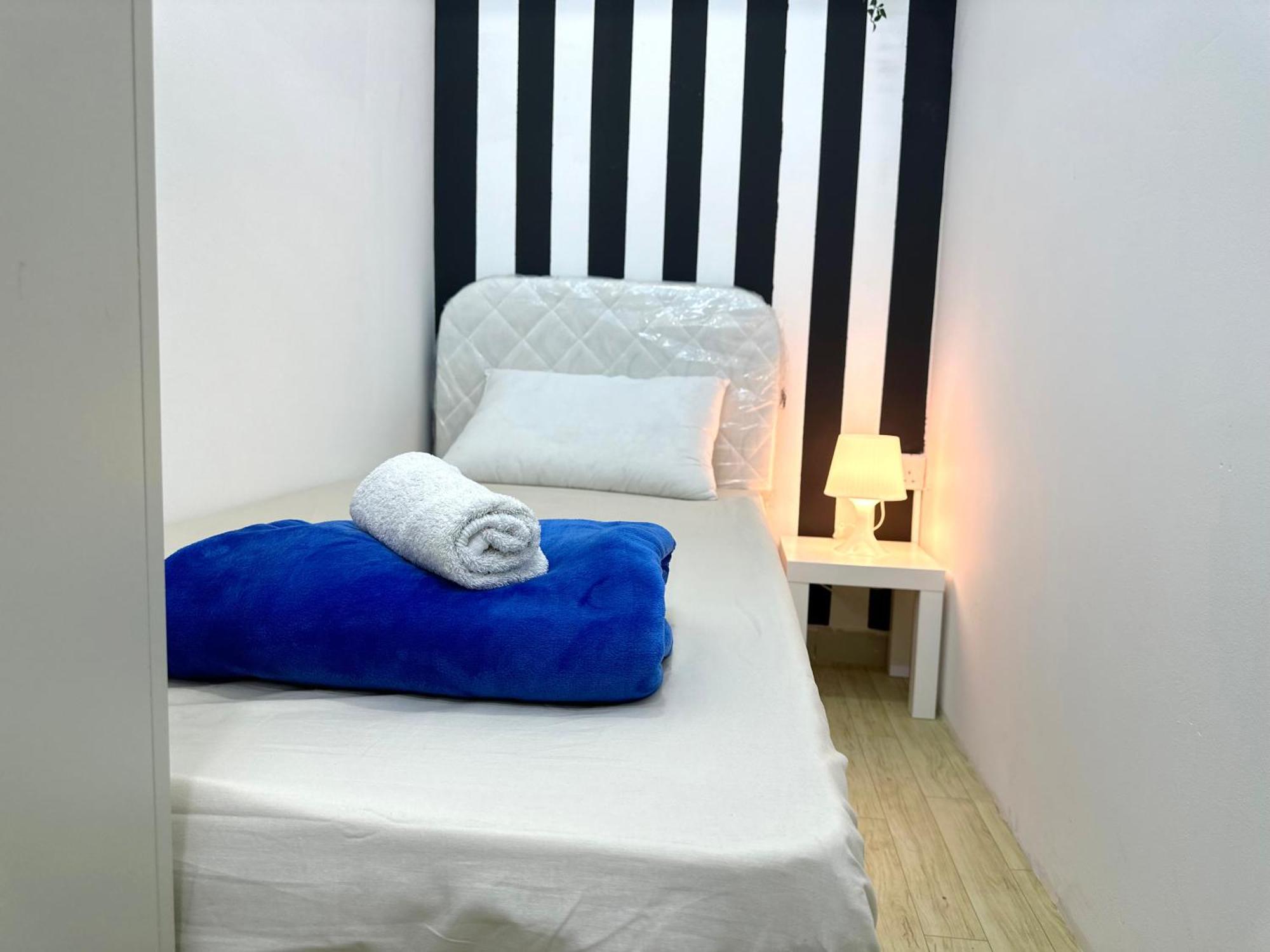 Striped Partition In Barsha 1 Near Mall Of The Emirates *