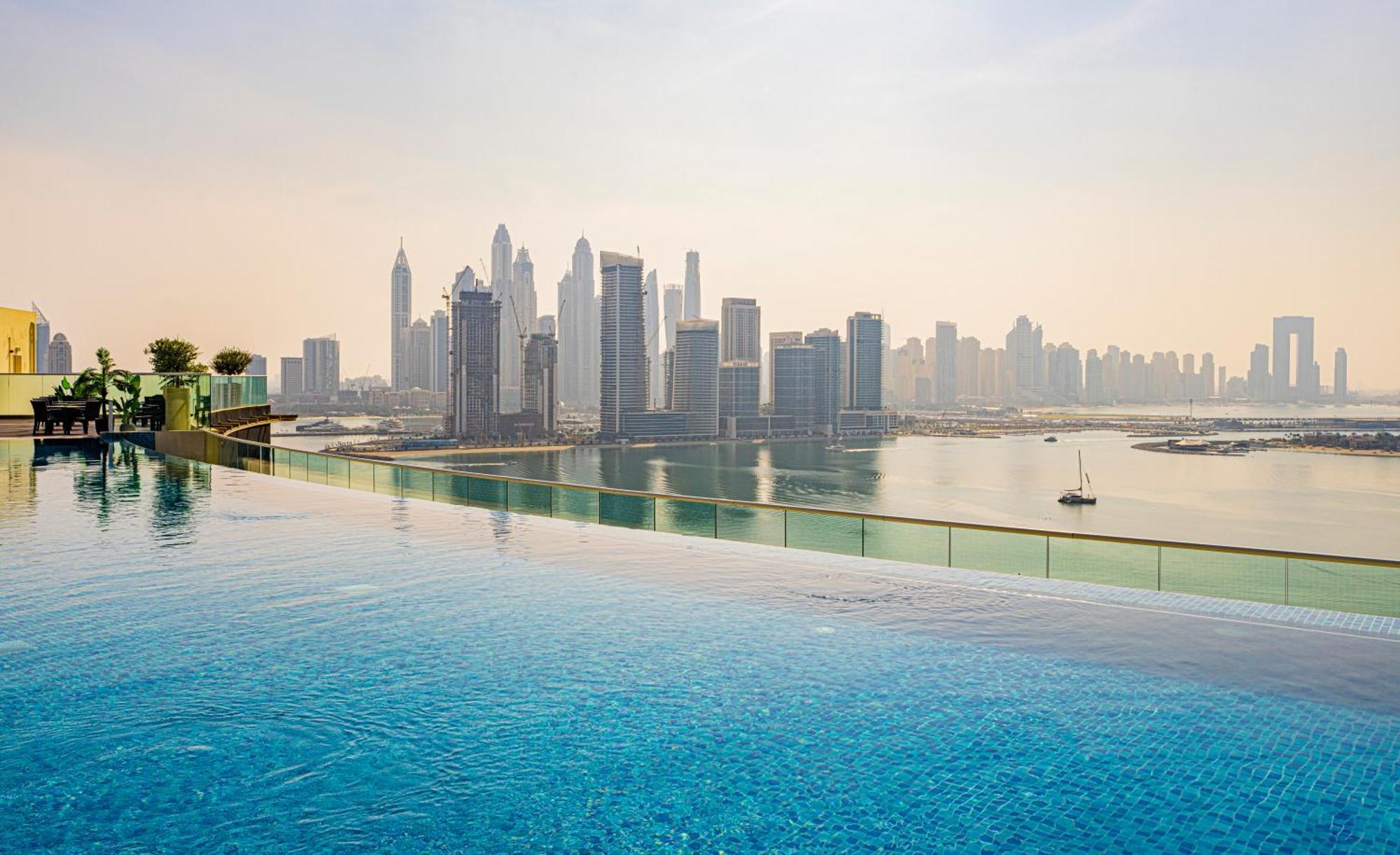 With Pool And Private Access On Palm Jumeirah Apartment