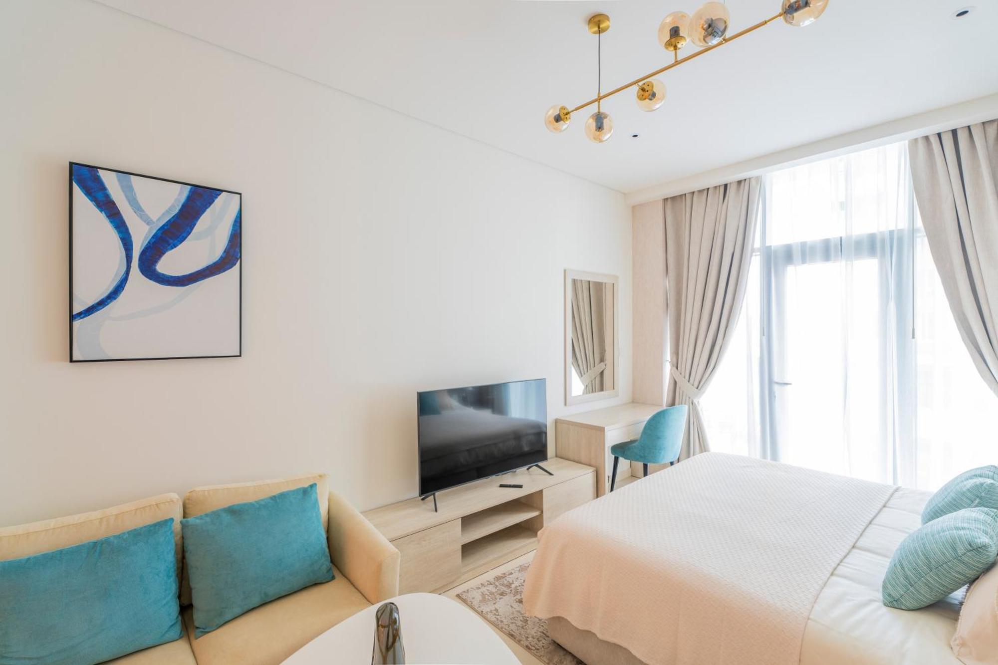With Pool And Private Access On Palm Jumeirah Dubai
