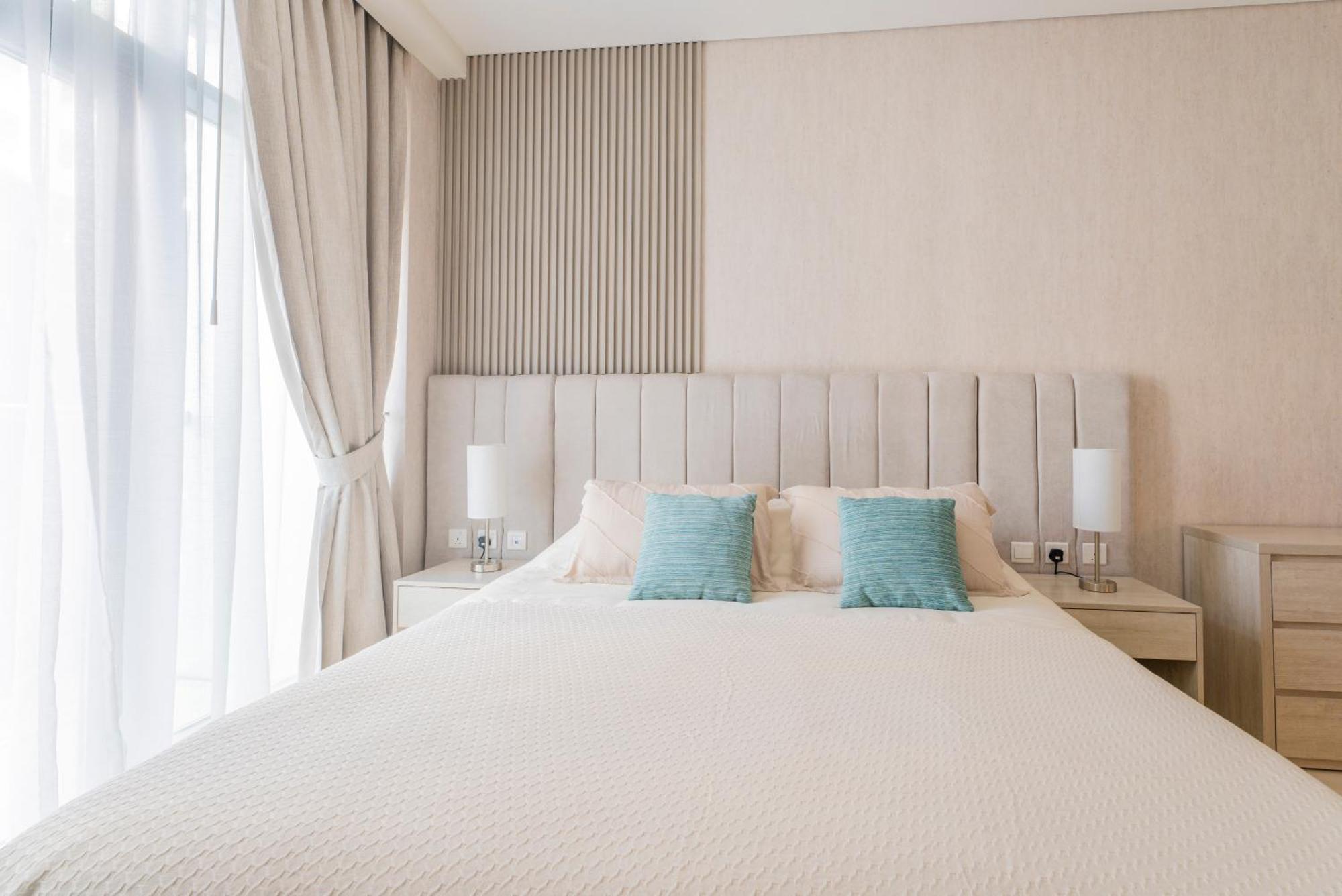 With Pool And Private Access On Palm Jumeirah Apartment
