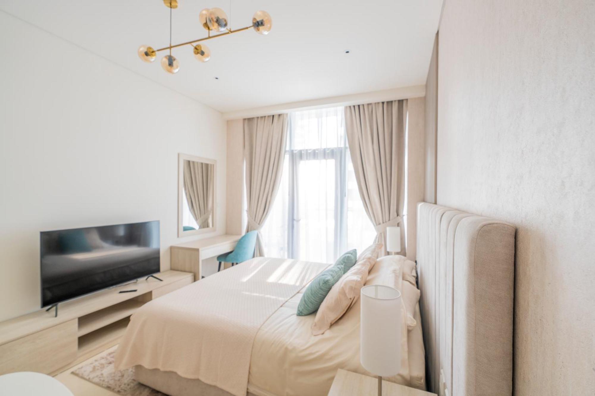 Apartment With Pool And Private Access On Palm Jumeirah
