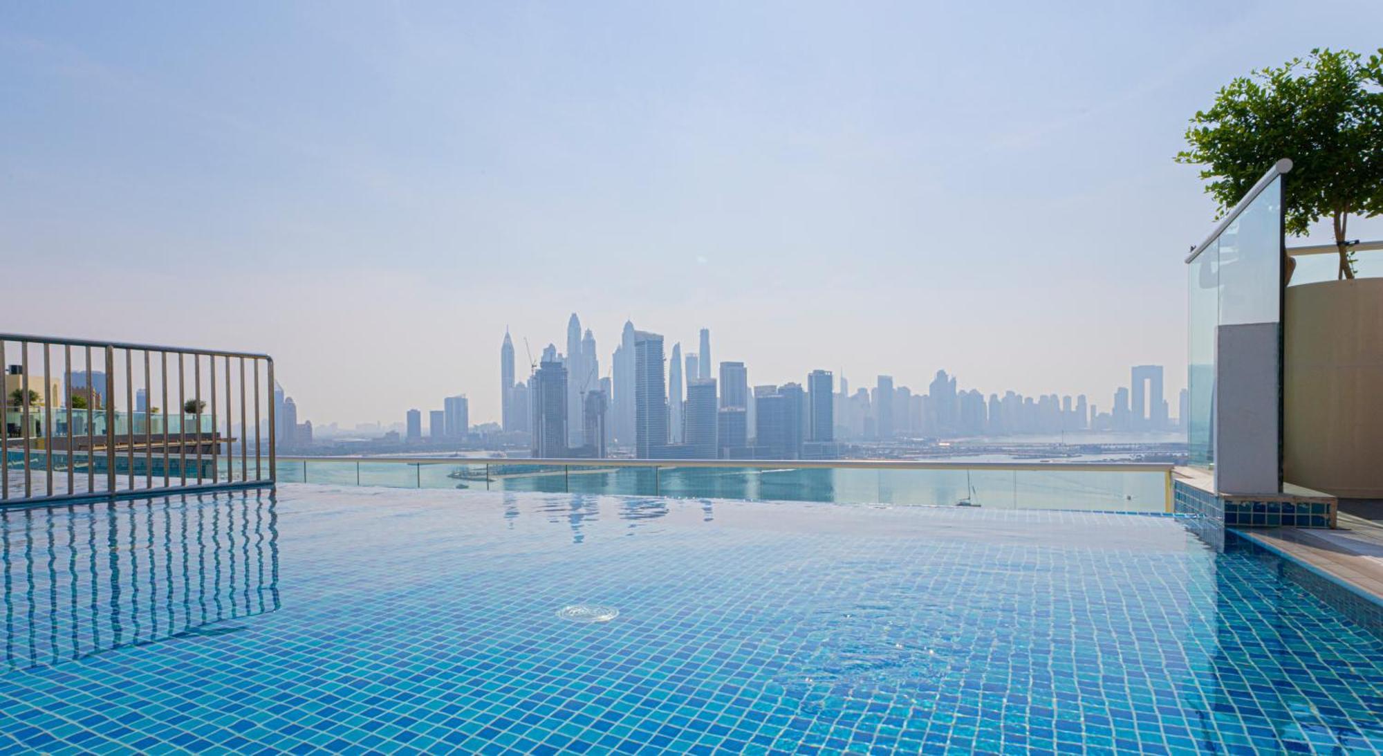 With Pool And Private Access On Palm Jumeirah Apartment Dubai