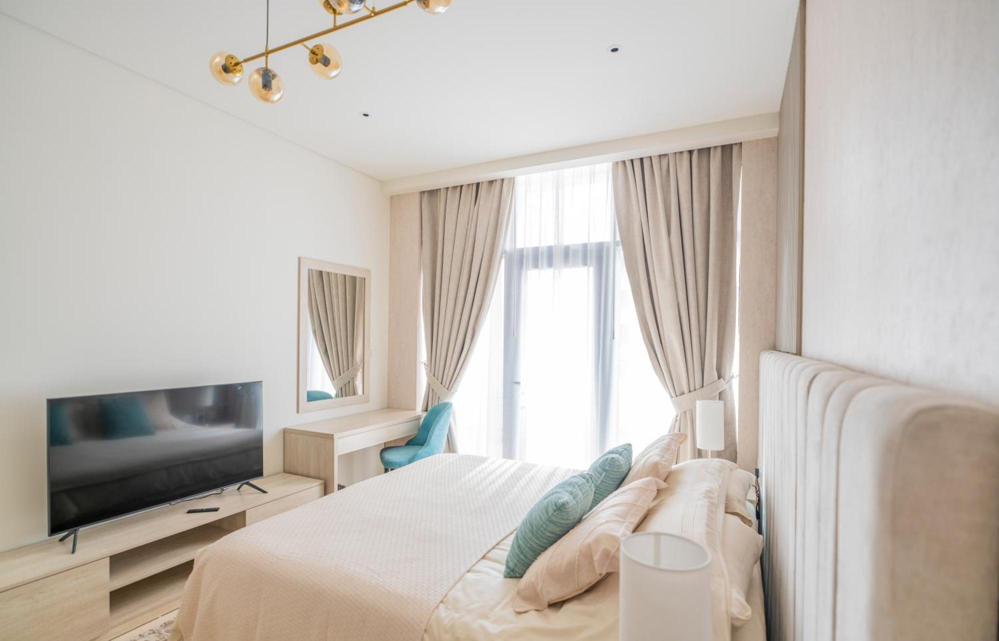 With Pool And Private Access On Palm Jumeirah Apartment *