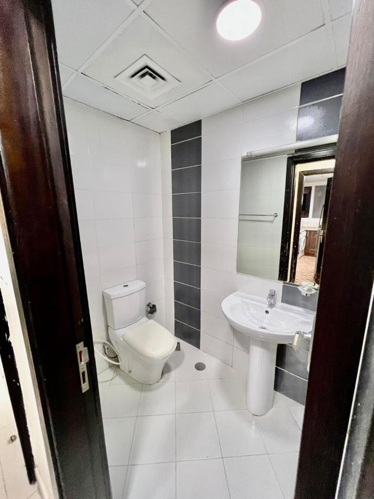 Peaceful Partition Near Mall Of The Emirates Dubai