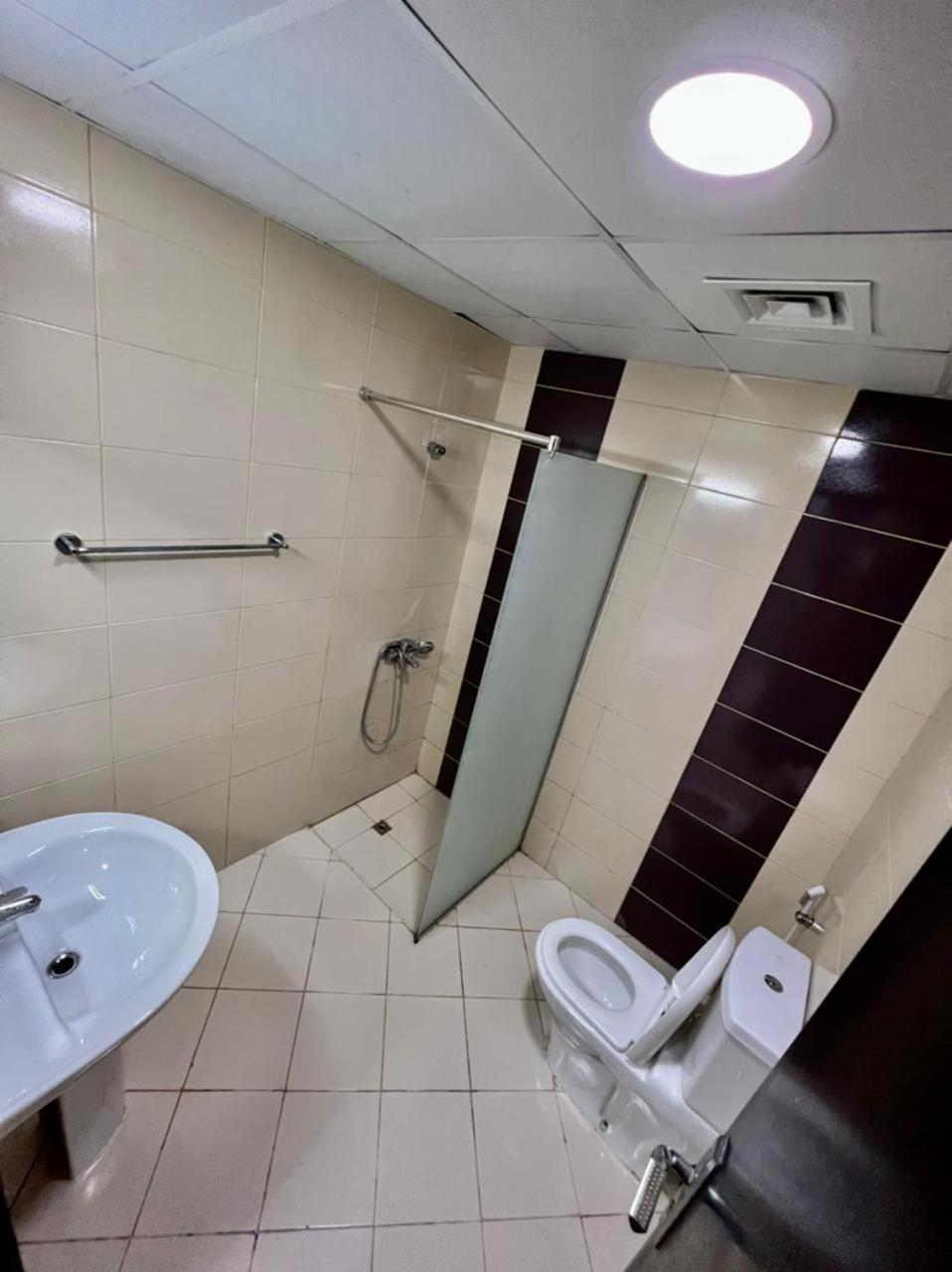 Peaceful Partition Near Mall Of The Emirates Pansiyon Dubai