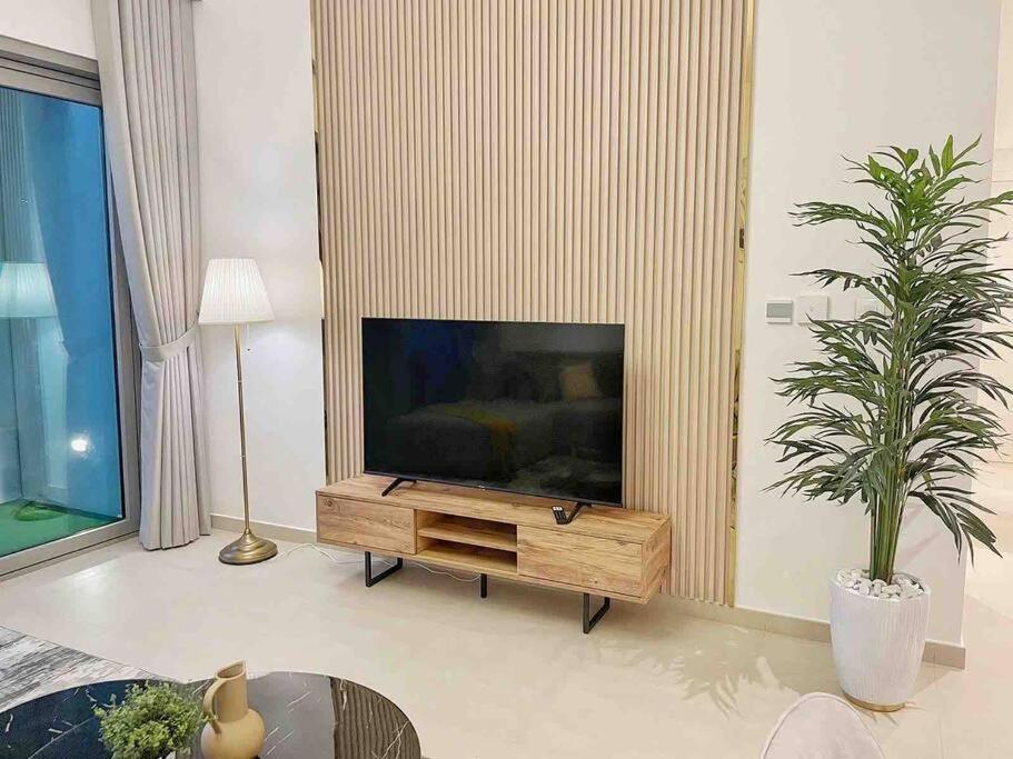 Downtown, Burj Khalifa Views, Mall Connected Apartment Dubai