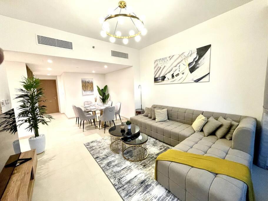 Downtown, Burj Khalifa Views, Mall Connected Apartment