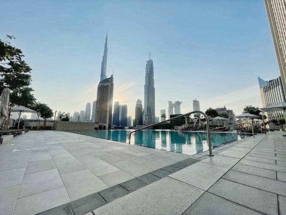 Downtown, Burj Khalifa Views, Mall Connected